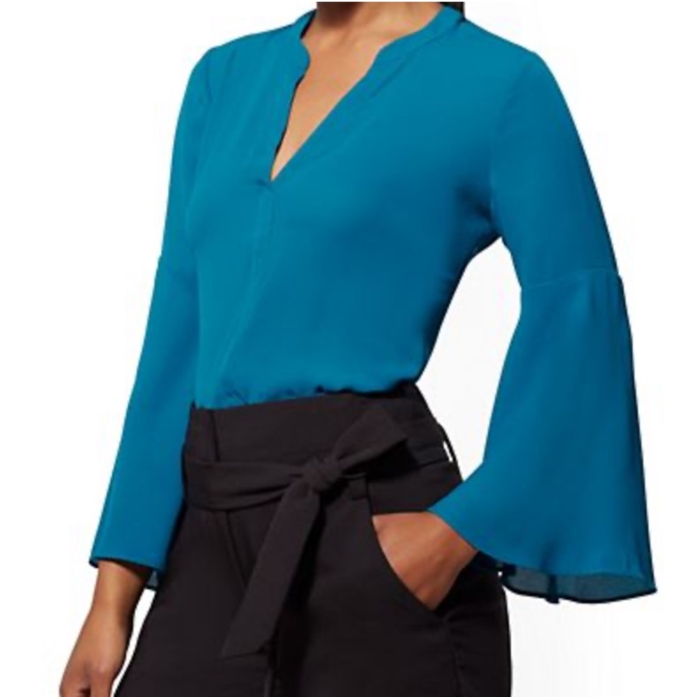 NWT! 7th Avenue Bell Sleeve V-Neck Top